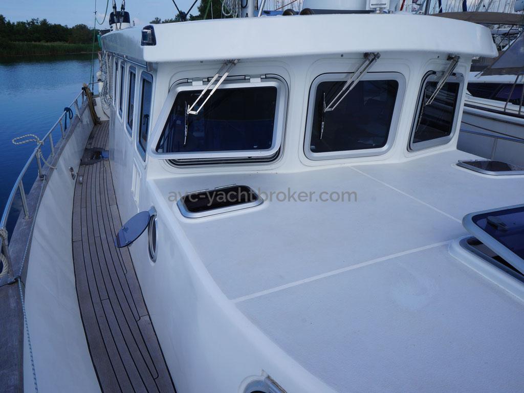 AYC - Trawler fifty 38 / Interior wheelhouse