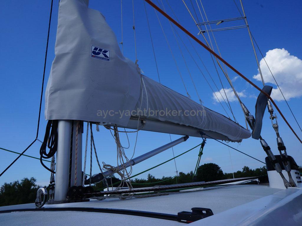 AYC - Trawler fifty 38 / Mast