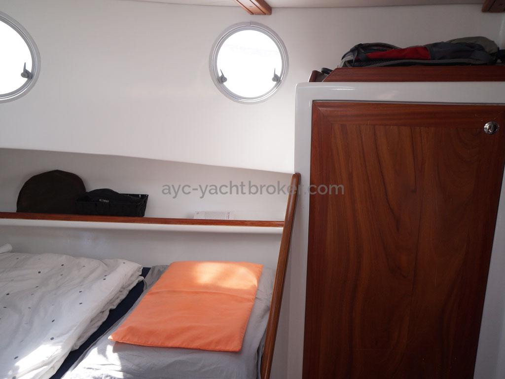 AYC - Trawler fifty 38 / Owner's front cabin