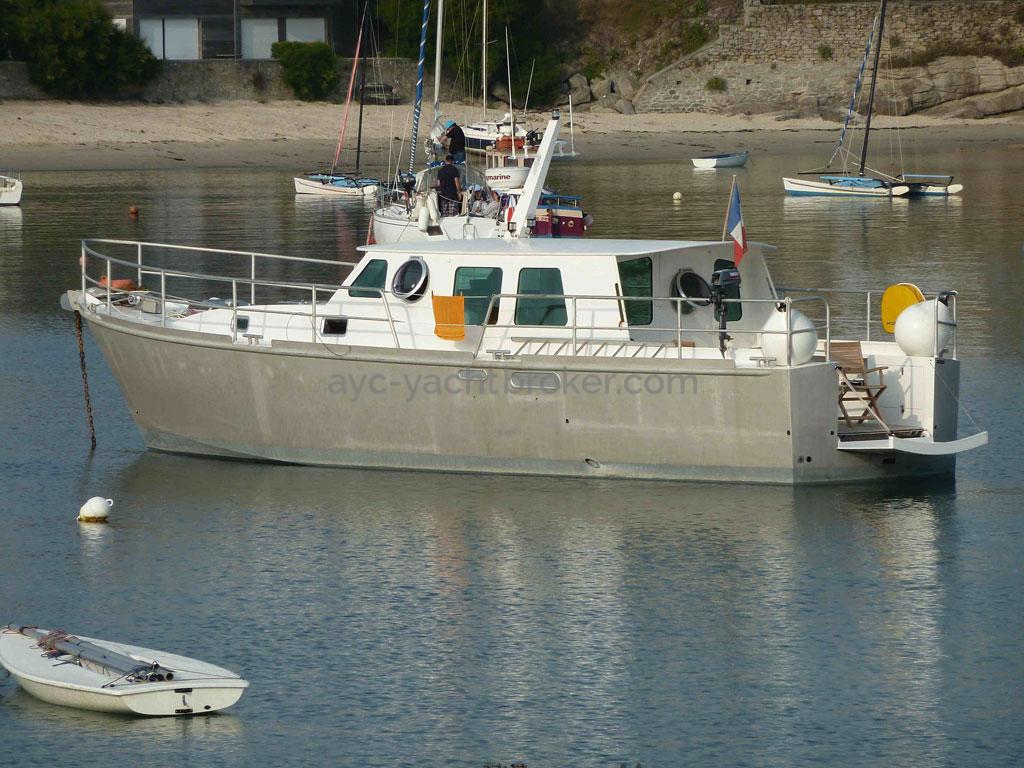 AYC Yachtbroker - Trawler Meta King Atlantique - At anchor