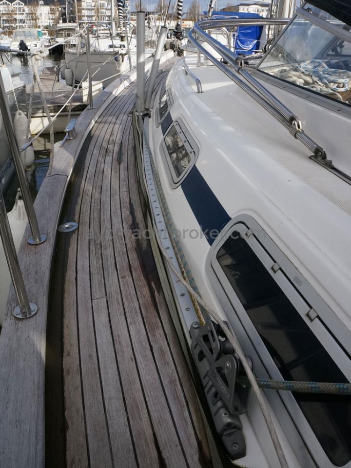 AYC Yachtbrokers - BAVARIA 38 OCEAN