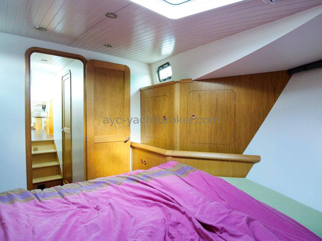 AYC Yachtbroker - Trawler Meta King Atlantique - Forward owner's cabin