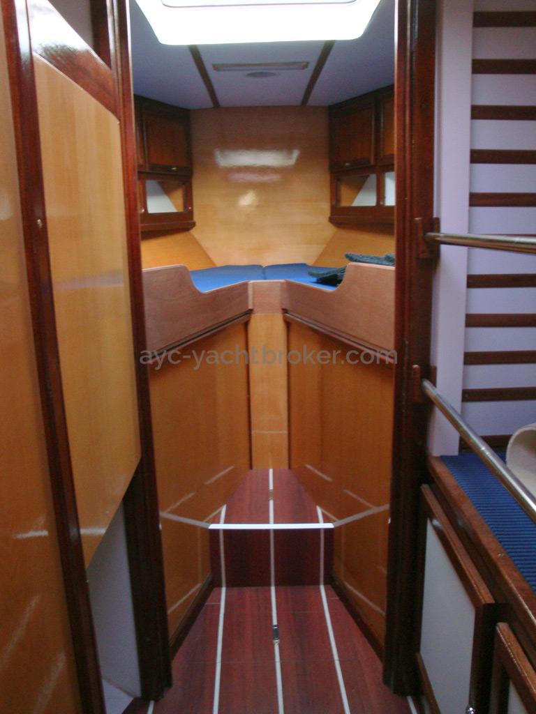 Trireme 50 - Forward cabin