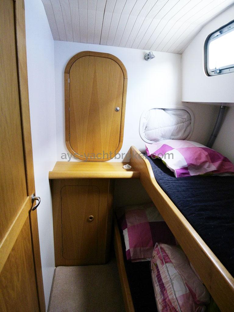 AYC Yachtbroker - Trawler Meta King Atlantique - Side cabin with bunk beds