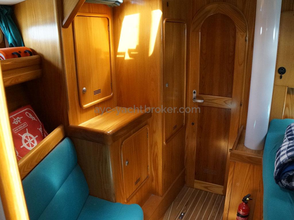 OVNI 435 - Cabinet in the forward cabin