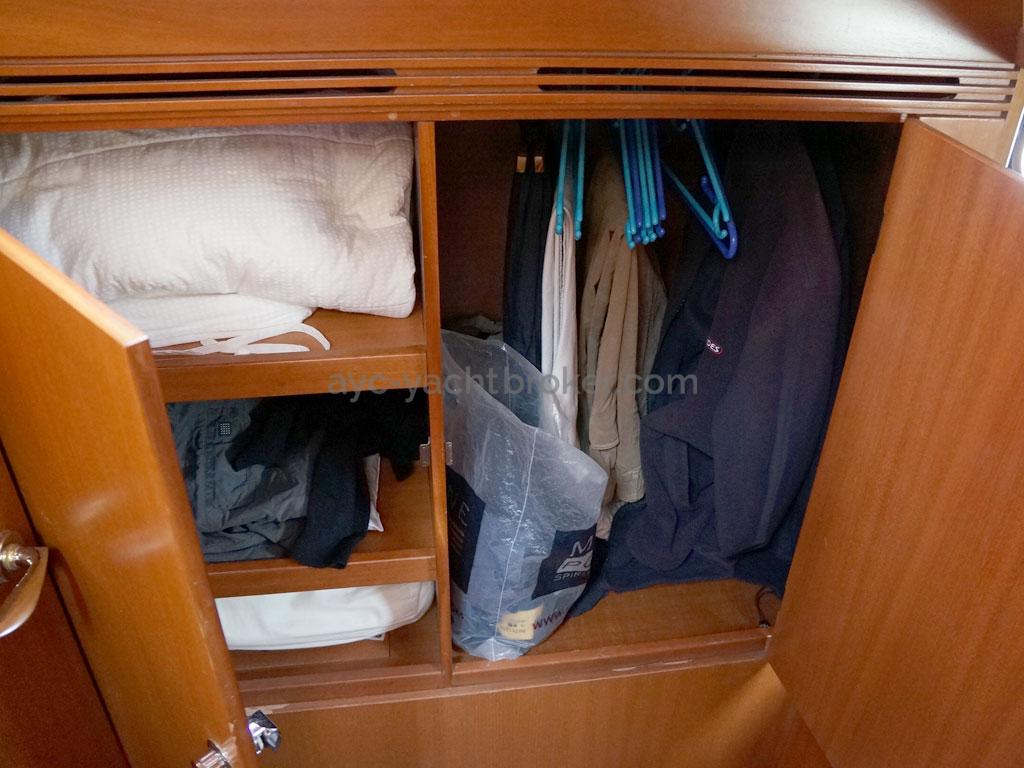 Alliage 44 - Wardrobe in the starboard aft stateroom