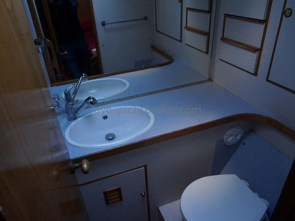 SLOOP VATON 78' - Starboard bathroom