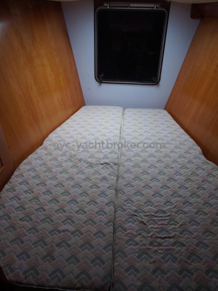 Shark 50 - Double bed in the forward cabin