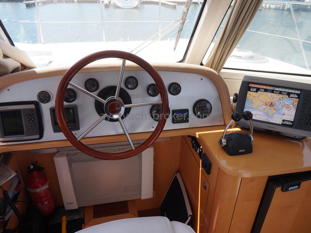 Highland 35 - Inside steering station