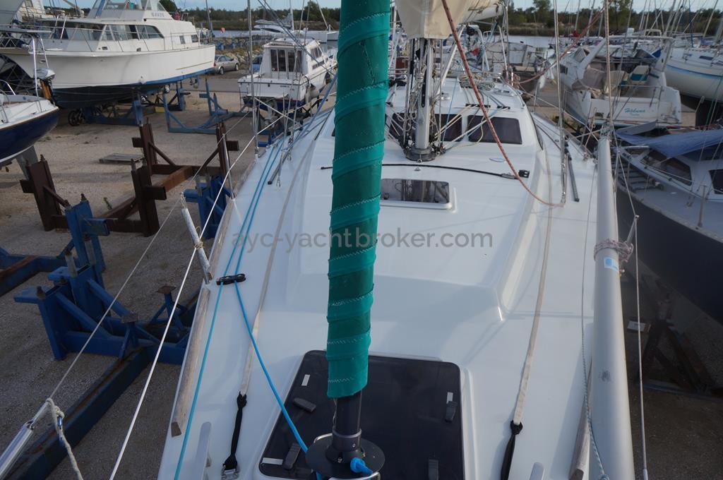 AYC - Universal Yachting 44
