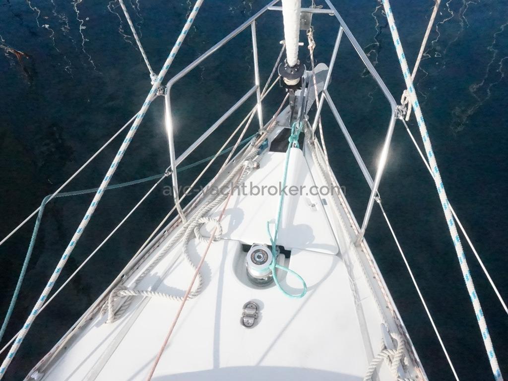 Oceanis 343 Clipper - Furling system, windlass and forward pulpit