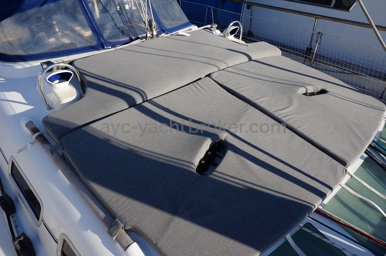 Oceanis 473 - Sun mattresses on the roof