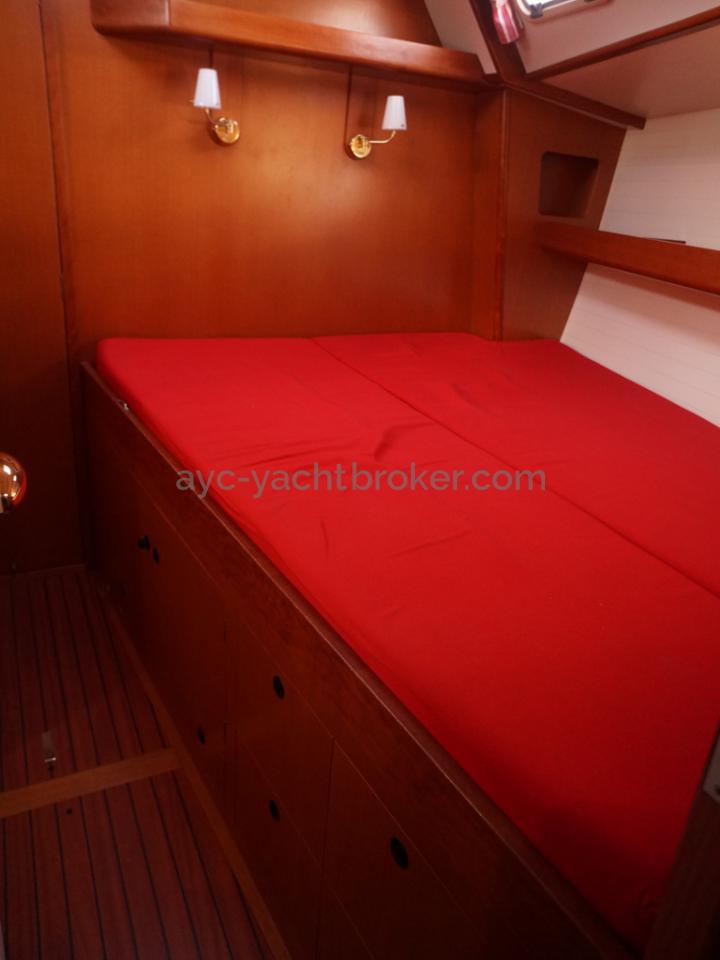Double bed in the forward cabin