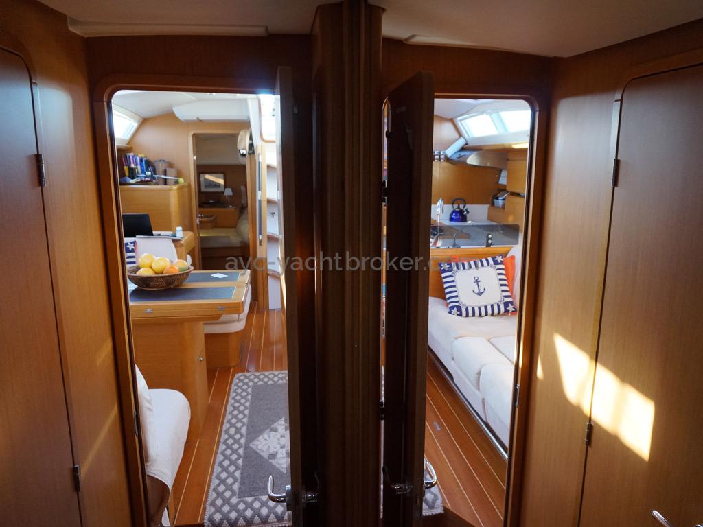 Jeanneau 53 - Doors of the forward cabin