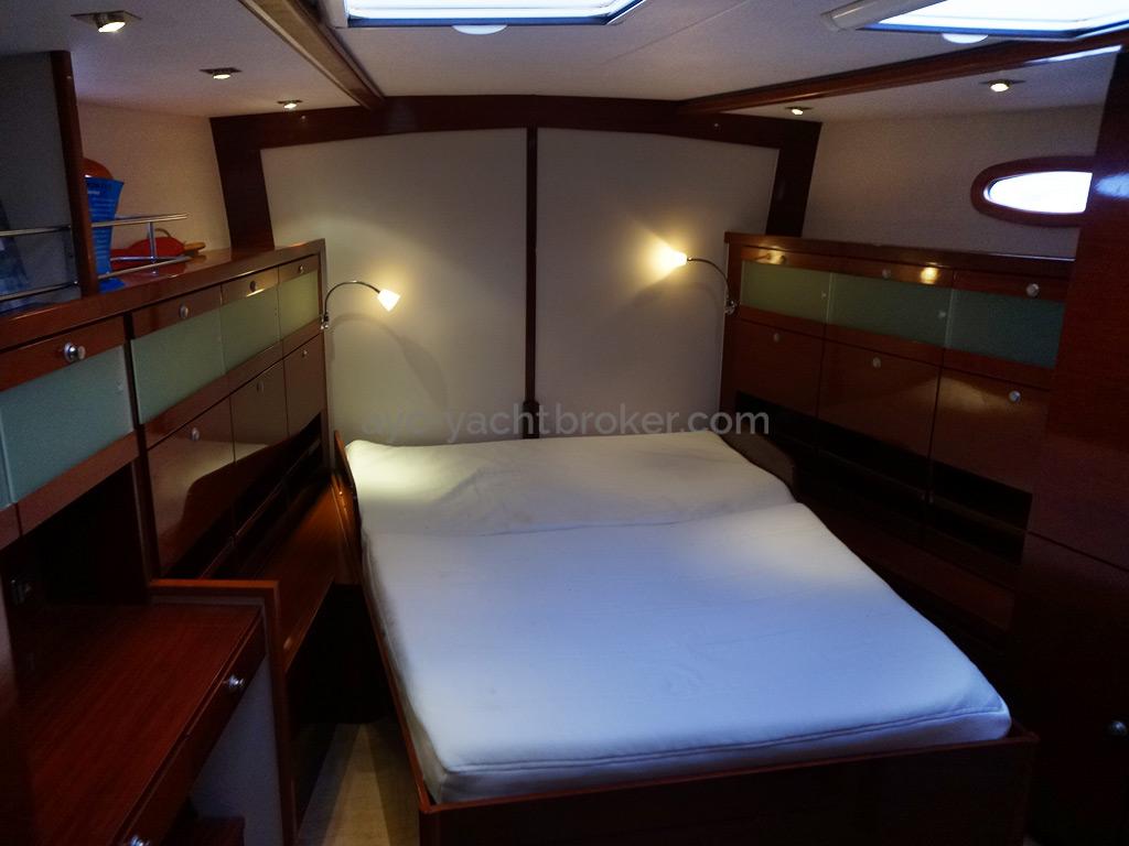 Hanse 531 - Forward cabin with "Island bed"