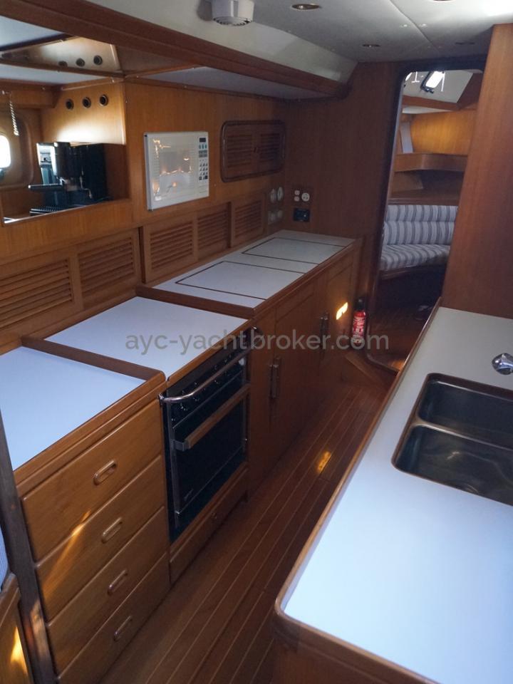 Tayana 58 - Galley
