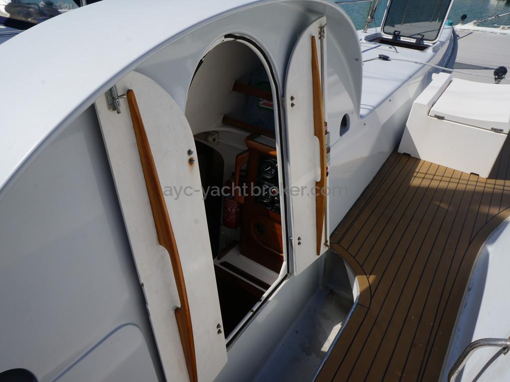 Catamaran 51' - Port companionway doors