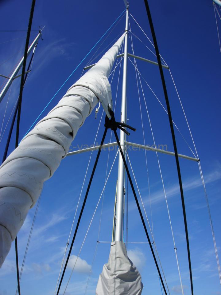 RM 1260 Biquilles / Twinkeels - Staysail furler and mast