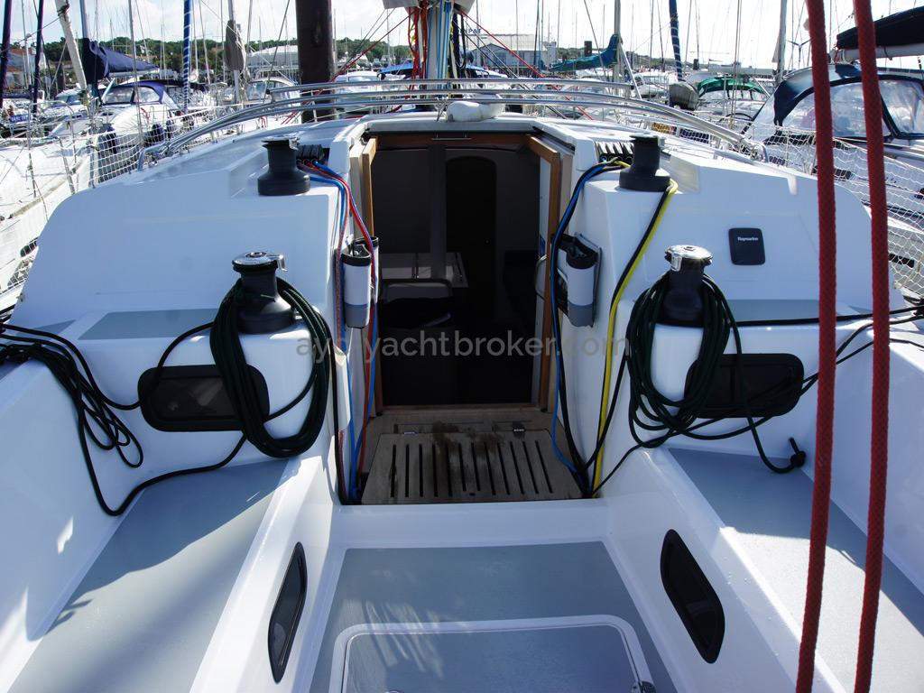 RM 1260 Biquilles / Twinkeels - Cockpit and companionway