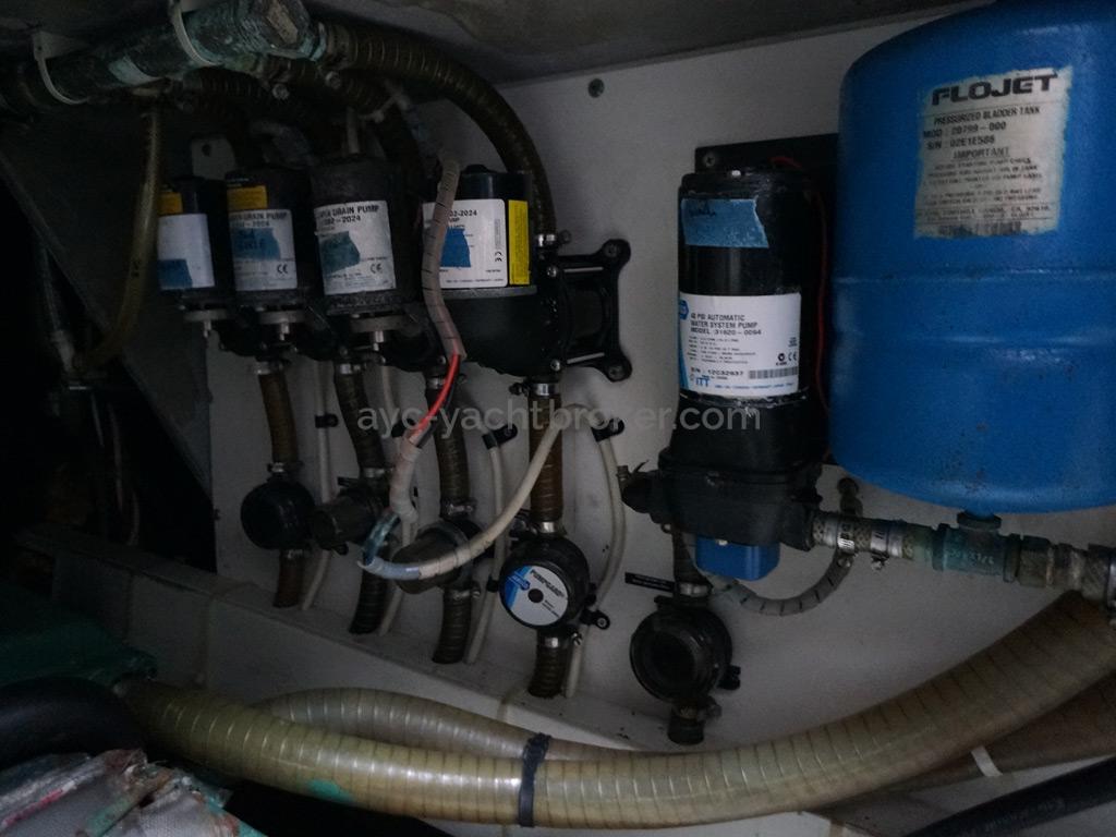 Catana 582 Caligo - Fresh water distribution system