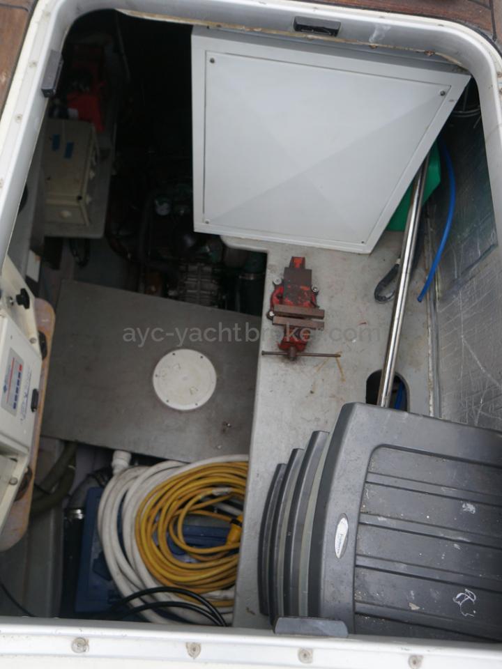 Catana 582 Caligo - Starboard technical locker