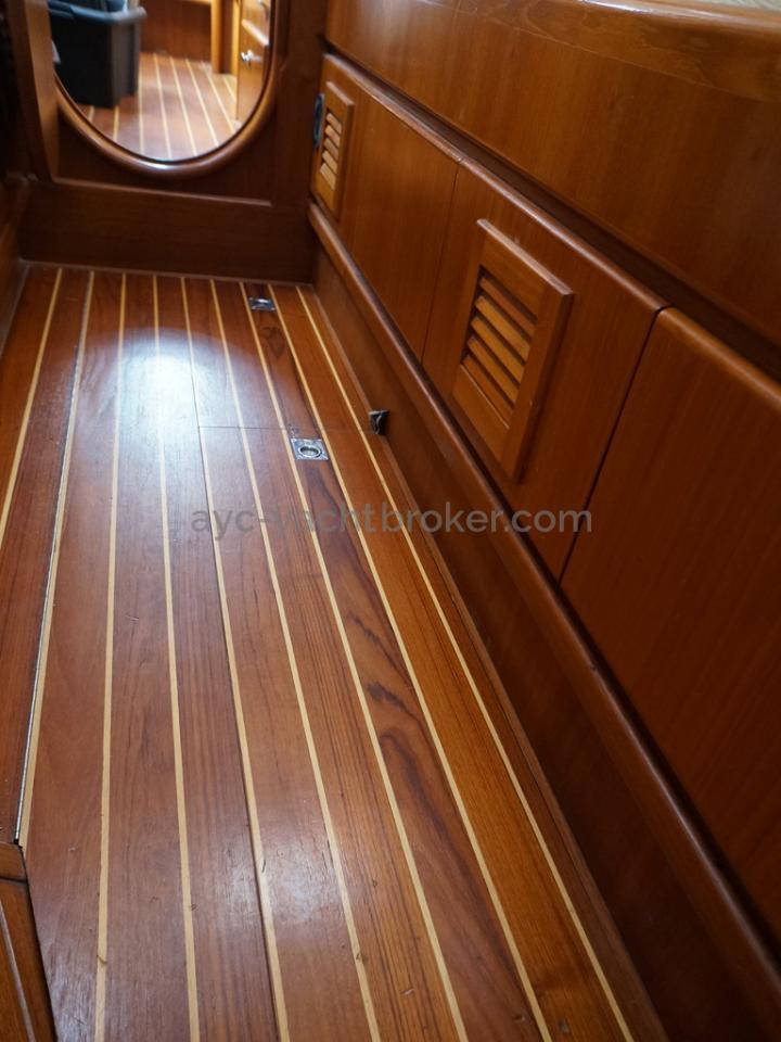 Trintella 44 Alu - Floor detail in the forward cabin