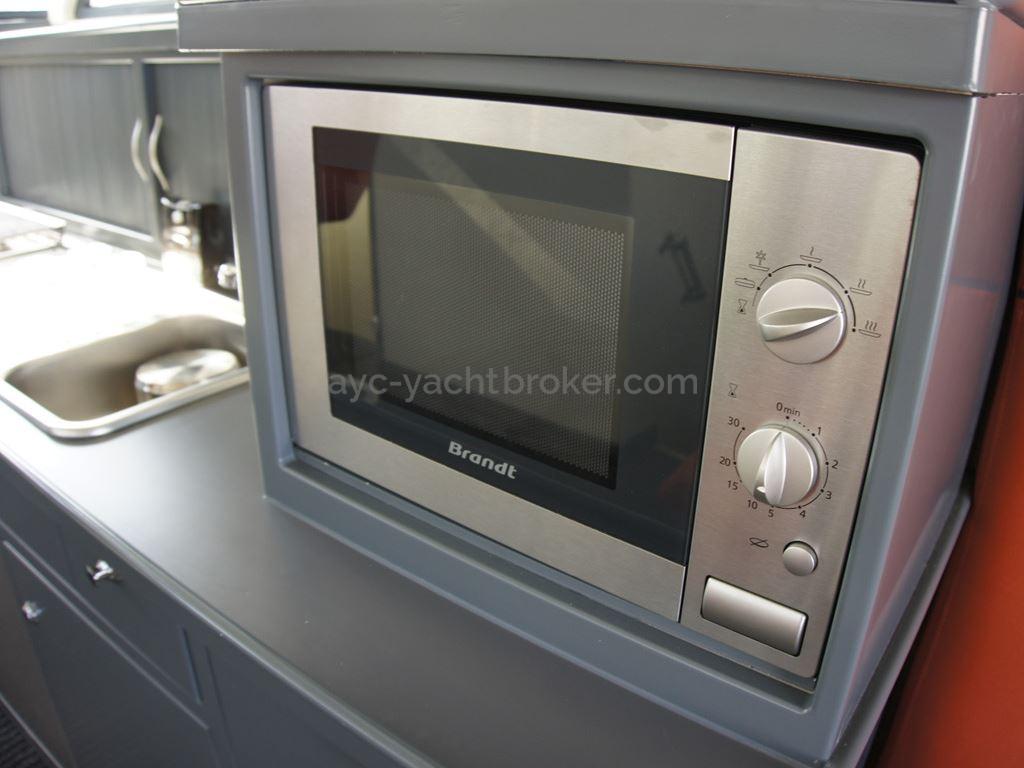 JXX 38' - Micro waves oven