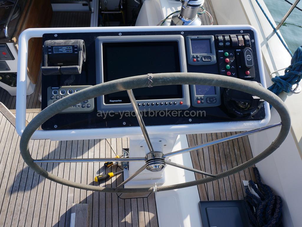 Moody 62 DS - Starboard steering position