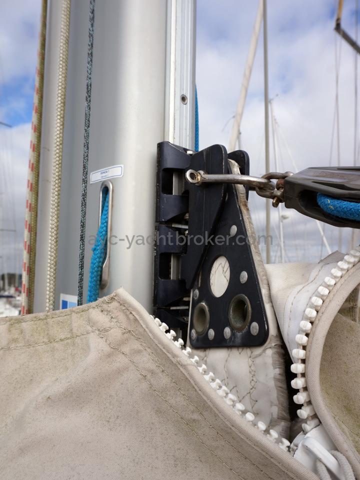 RM 1200 - Head board traveller and mast rail