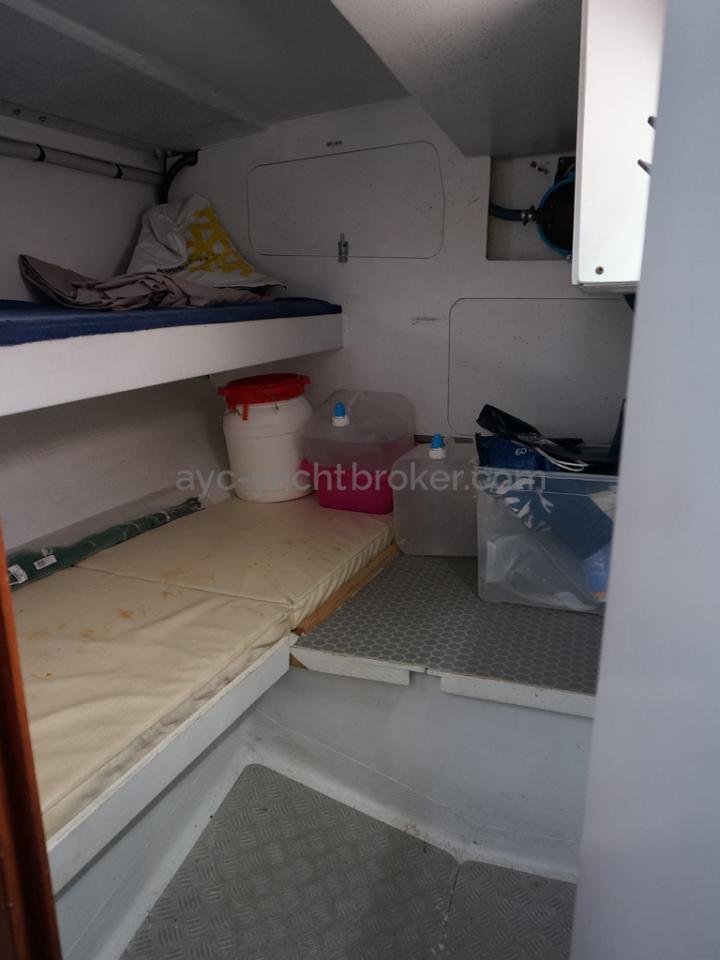 RM 1200 - Technical locker with two bunk berths