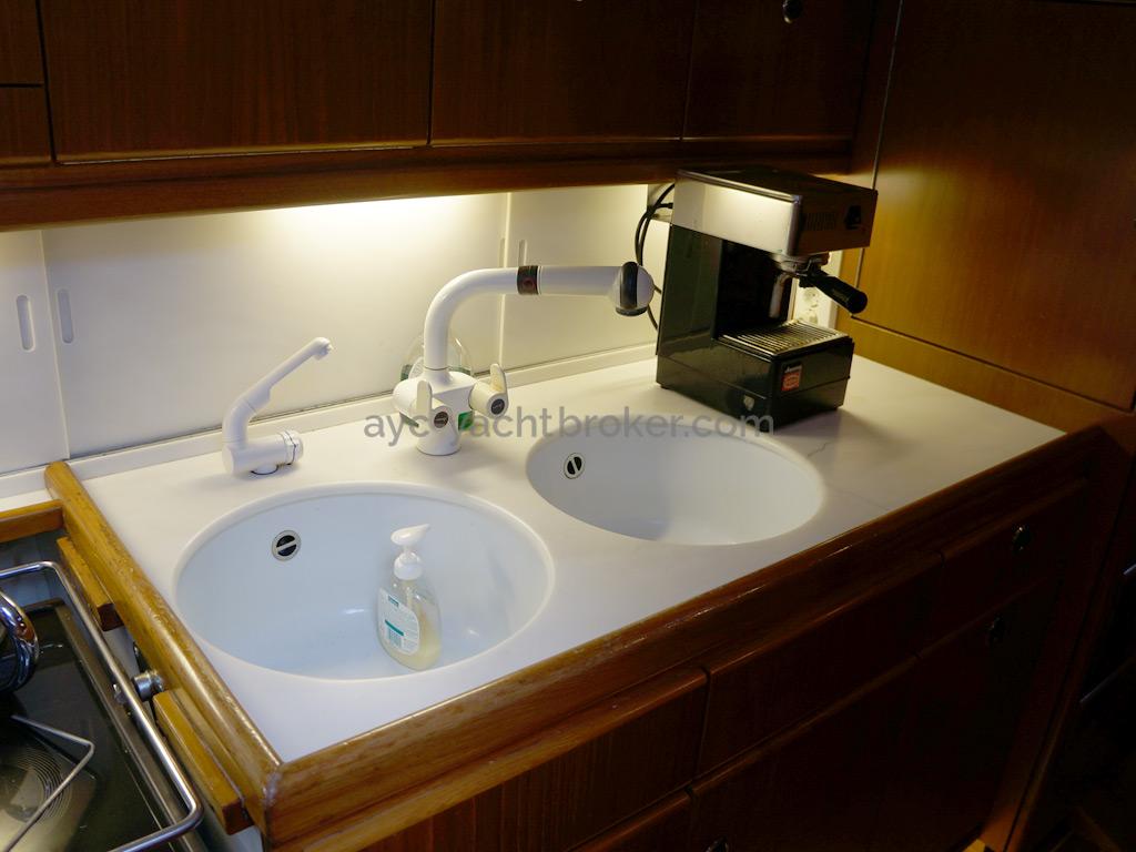 AYC Yachtbroker - Trintella 44 Aluminium - Double sink