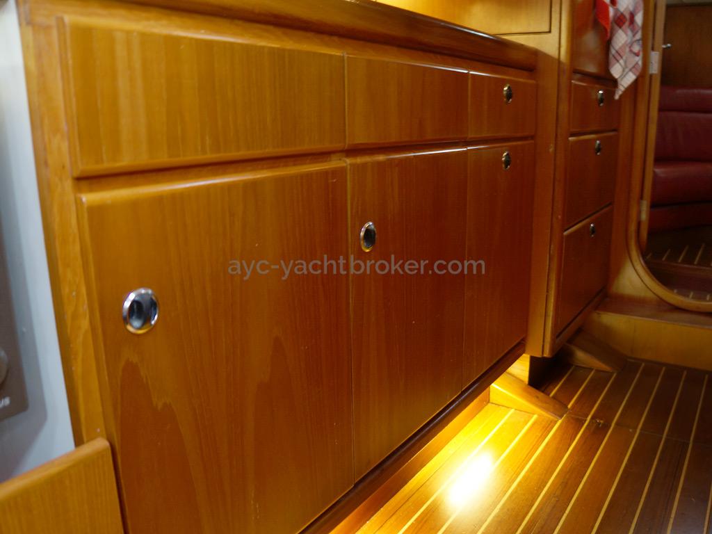 AYC Yachtbroker - Trintella 44 Aluminium - Galley woodwork