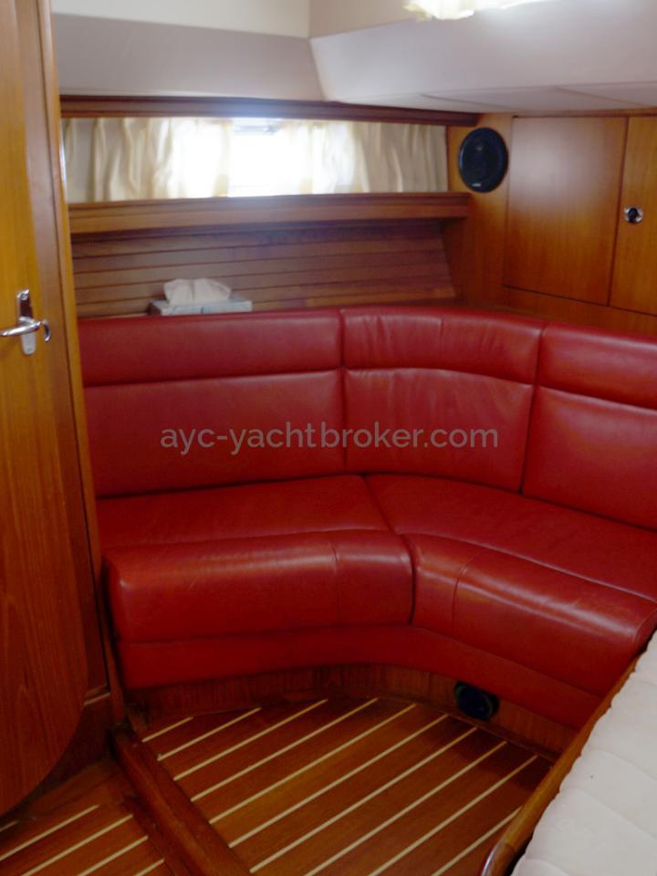 AYC Yachtbroker - Trintella 44 Aluminium - Aft cabin leather settee