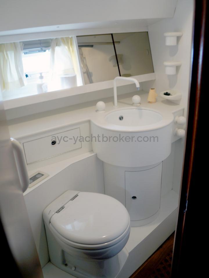 AYC Yachtbroker - Trintella 44 Aluminium - Aft cabin shower room