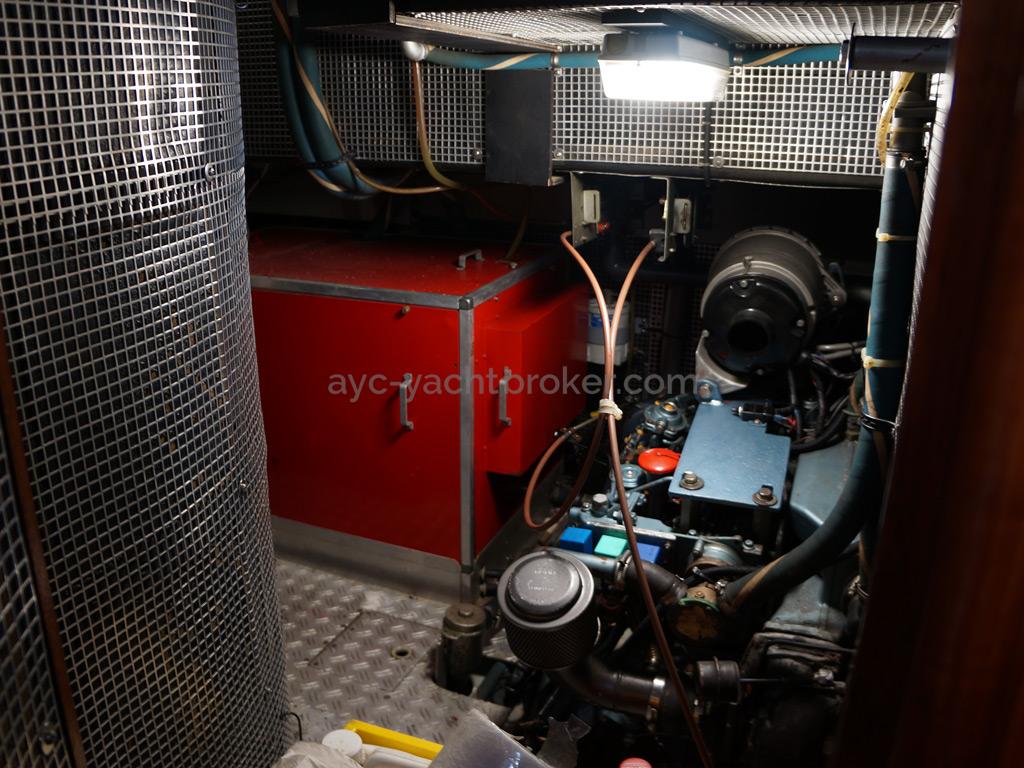 AYC Yachtbroker - Trintella 44 Aluminium - Technical locker / engine and generator
