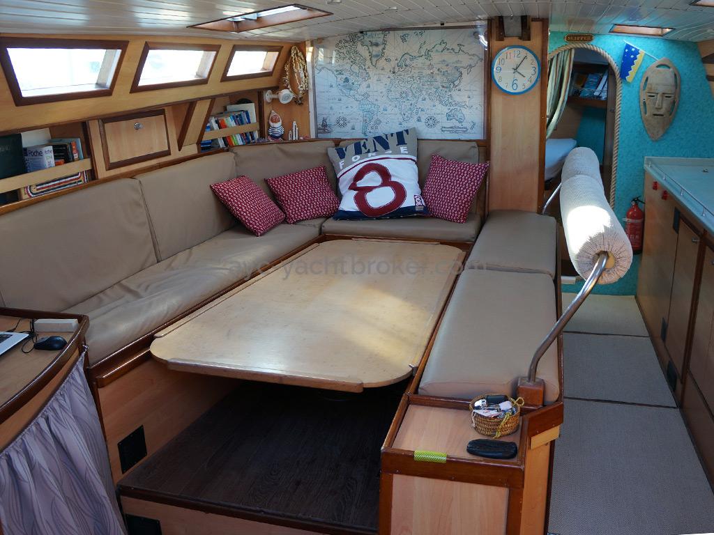 Patago 40 - Saloon with table converted into berth