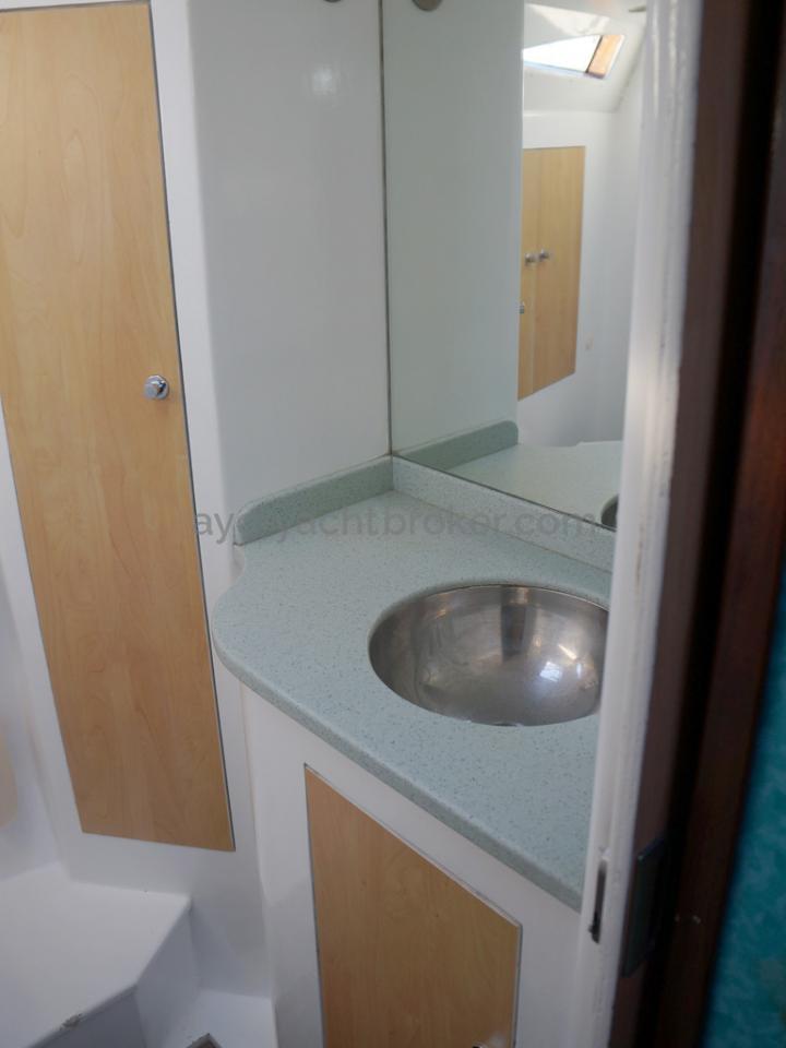 Patago 40 - Shower room sink