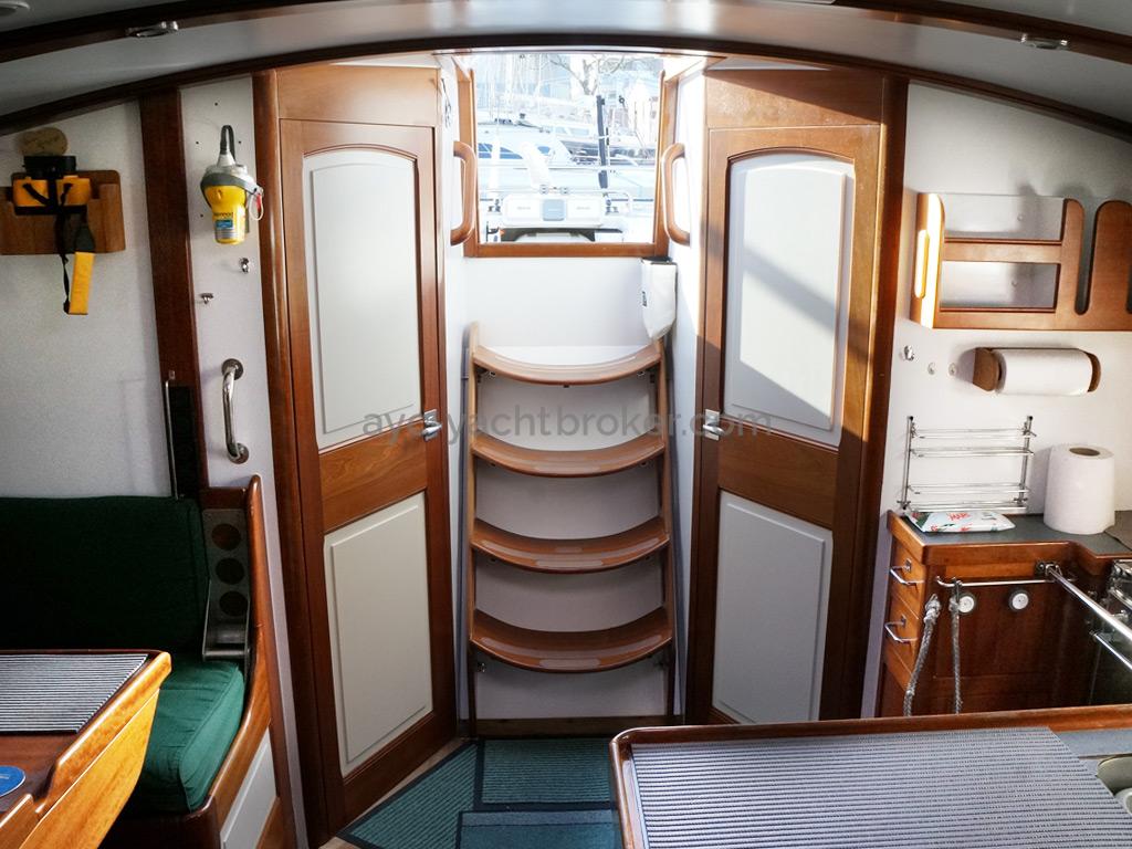 AYC Yachtbrokers - Tocade 50 - Companionway