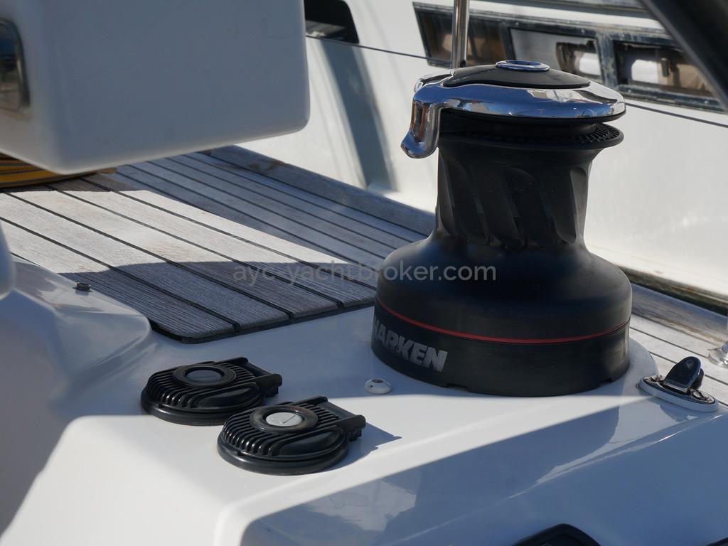 Dufour 485 Grand Large Custom - Electric winch