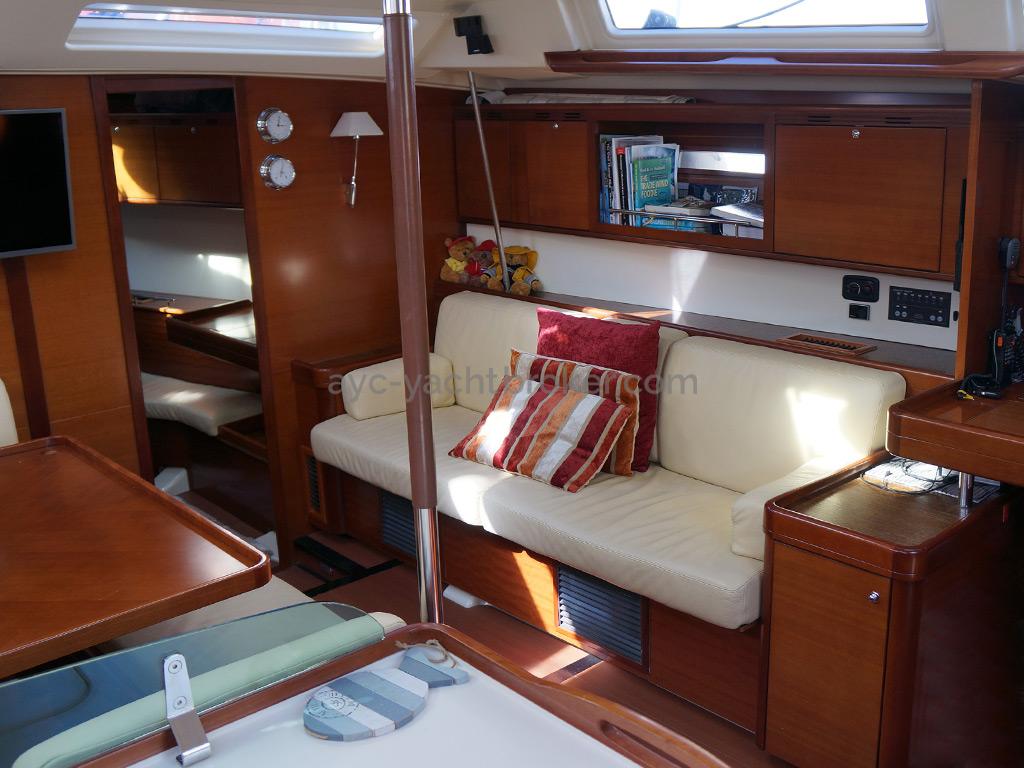 Dufour 485 Grand Large Custom - Starboard benchsit