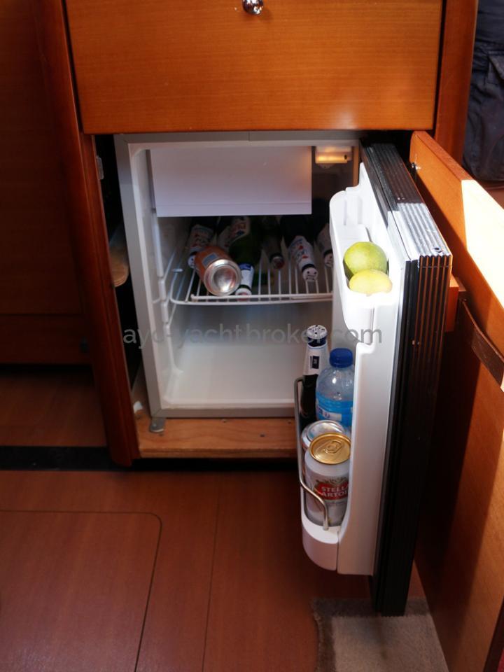 Dufour 485 Grand Large Custom - Additional fridge