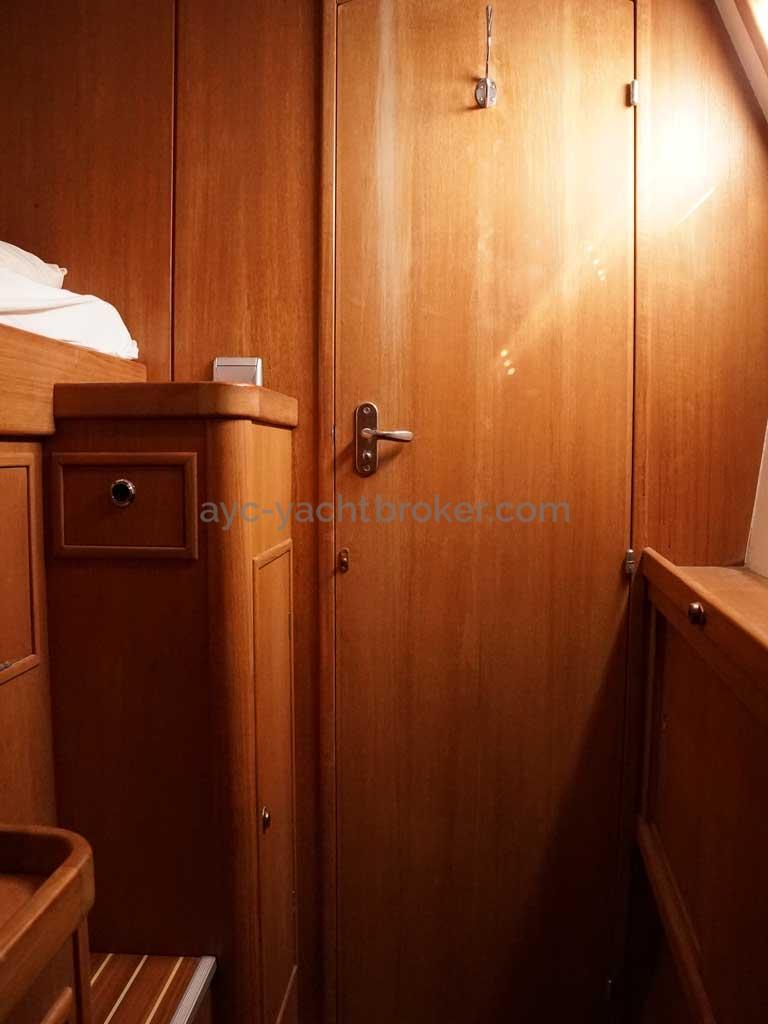 Cat Flotteur 45 - Port forward cabin