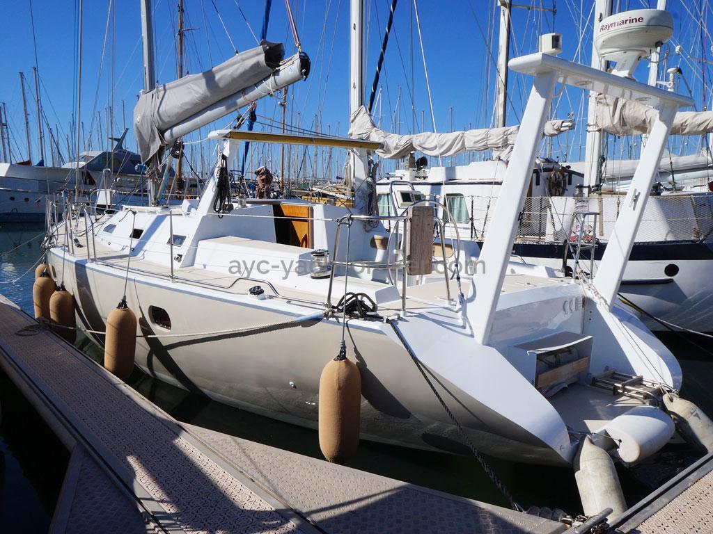 AYC - Universal Yachting 44 / 2018 new hull and deck paint