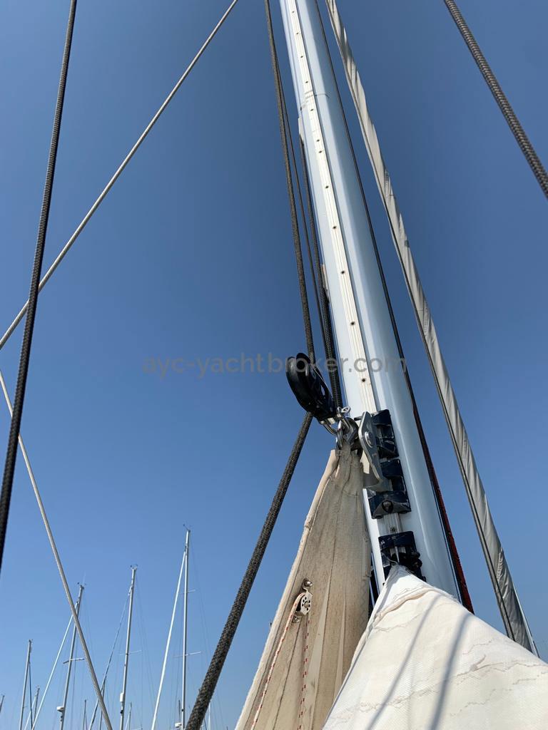 AYC Yachtbroker - Cigale 16 - Mast rail and ball-bearings carts