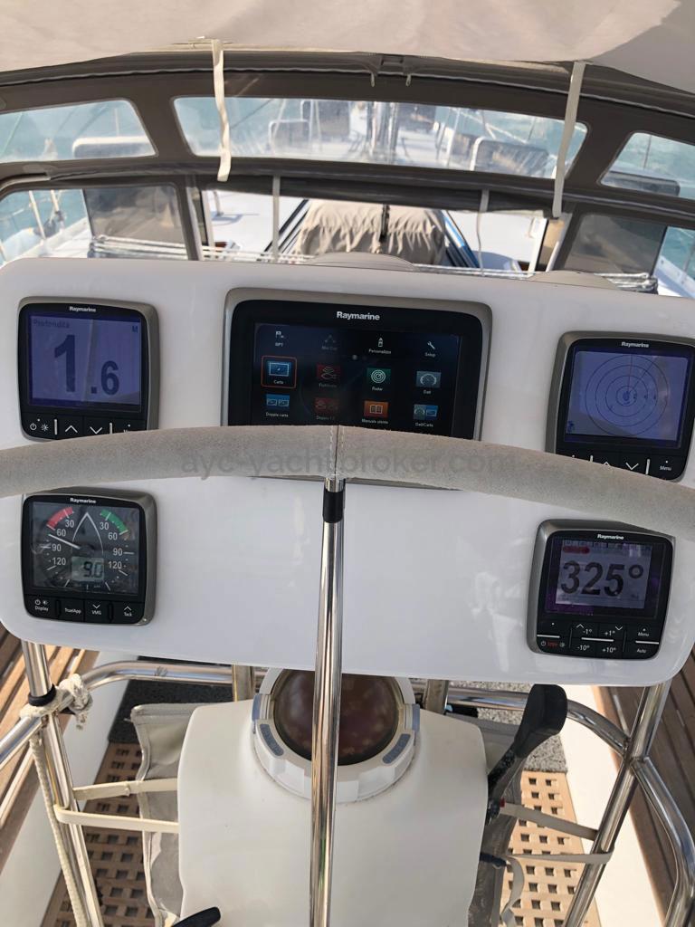 AYC Yachtbroker - Cigale 16 - Electronics at the steering position