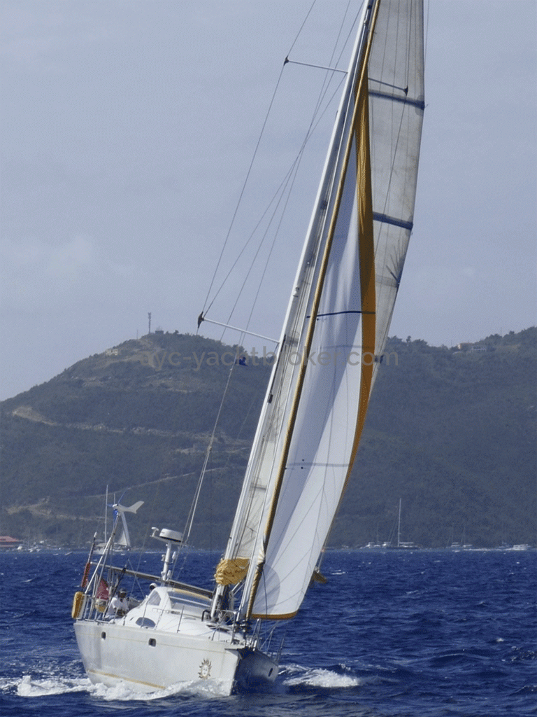 Azzuro 42 - Sailing under genoa and mainsail