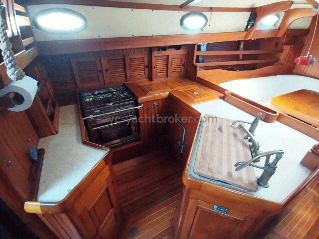HANS CHRISTIAN 43 TRADITIONAL - Galley