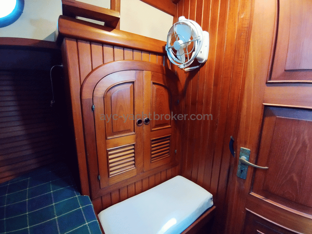 HANS CHRISTIAN 43 TRADITIONAL - Storage in the aft cabin