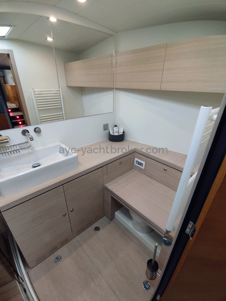 GARCIA YACHT 65 - Private bathroom in the owner's cabin