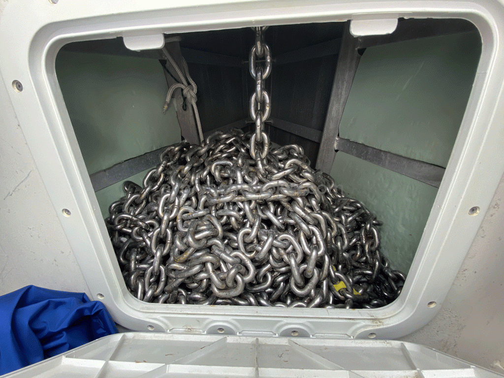 Alliage 48 CC - Anchor locker and stainless steel chain